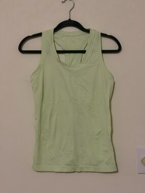 Athleta momentum top